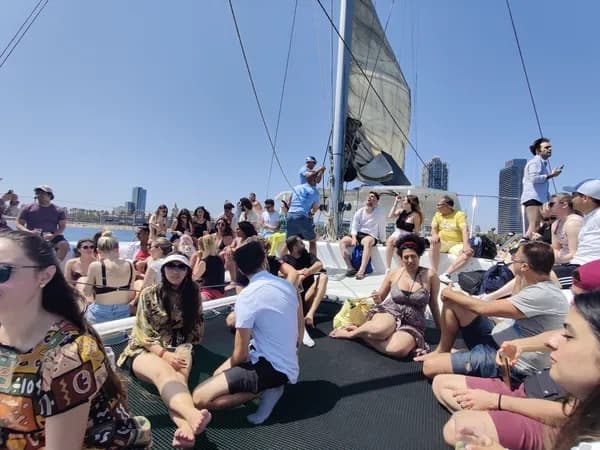 Barcelona Boat Party 2024: Sea, Sun & New Friends!